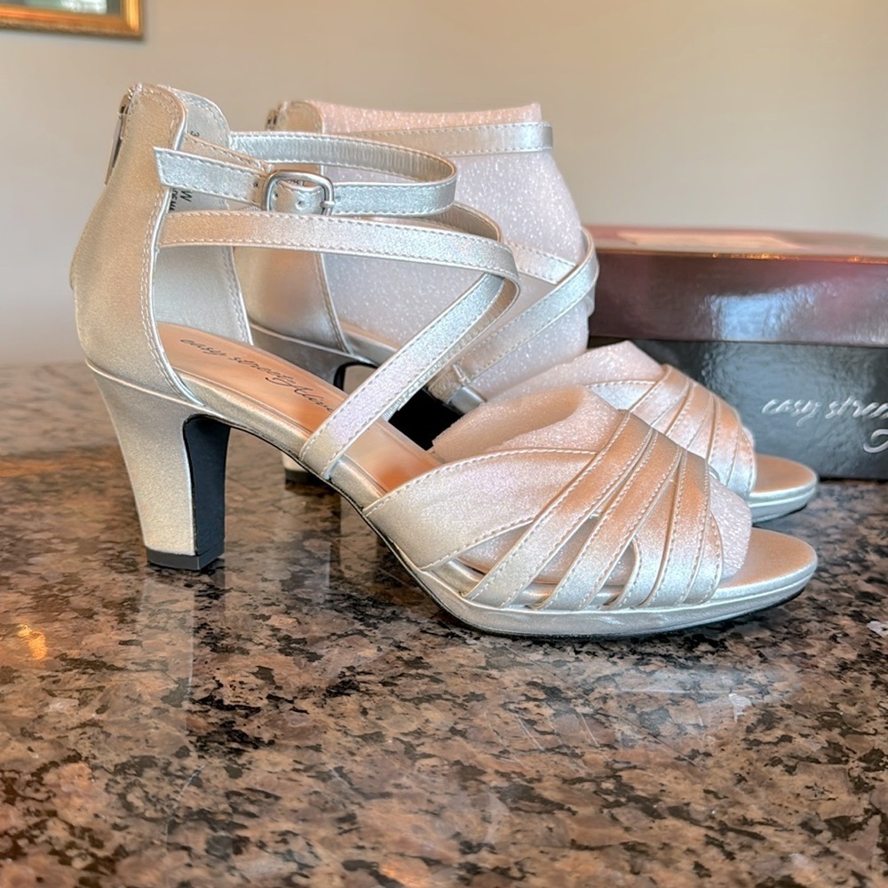 Easy Street silver satin Crissa heels NIB 6.5 - Picture 2 of 10